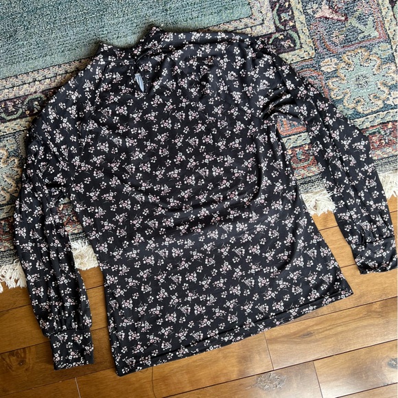 ✨3/15$ Long sleeve mock neck Suzy shier - Picture 4 of 7